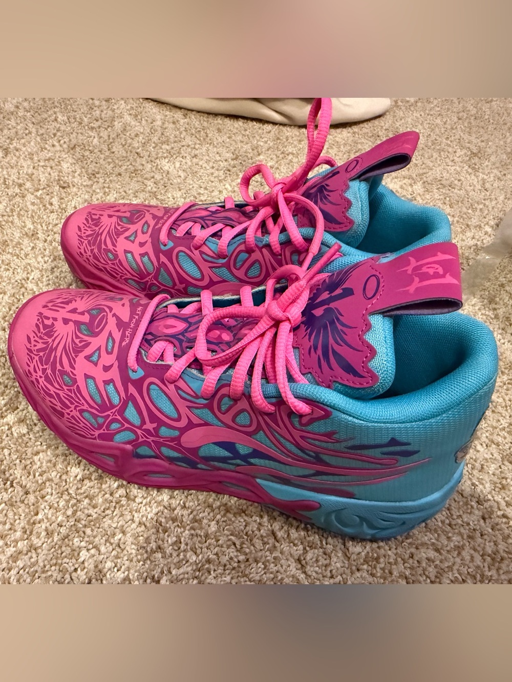 Rare PUMA x LAMELO BALL MB.04 Iridescent youth size 6.5 EUC